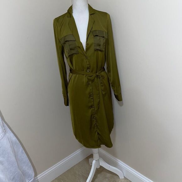 Ichi short dress button down size XS 
Belted 
2 front pockets 
100% polyester - Picture 10 of 12